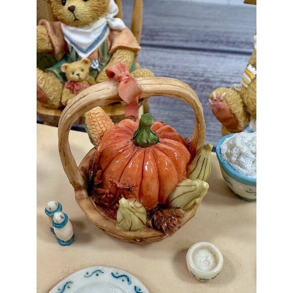 SOLD**Cherished Teddies We Bear Thanks 1996 Table & Family with Box - Picture 16 of 16